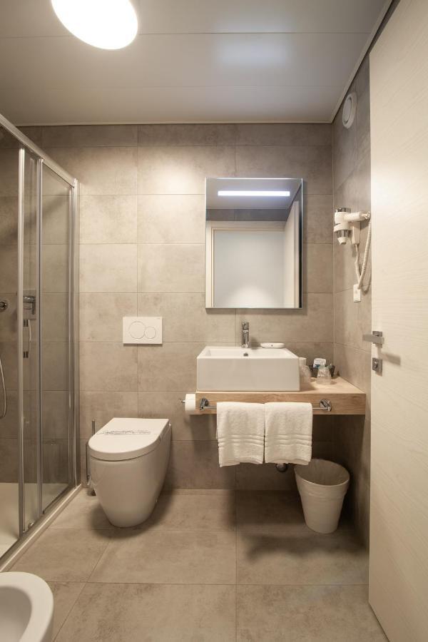 Hotel Albergo Milano Мендризио Экстерьер фото